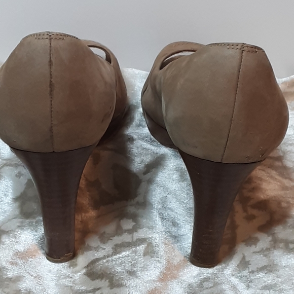 Stuart Weitzman Vintage Open Toe Suede Pump Size 9.5. - Picture 6 of 14